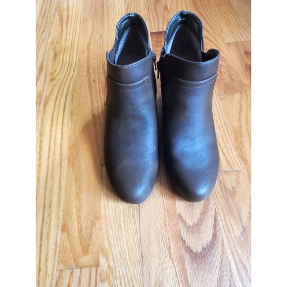 Shoes - Life Stride Brown Wedge Heels Size 8.5